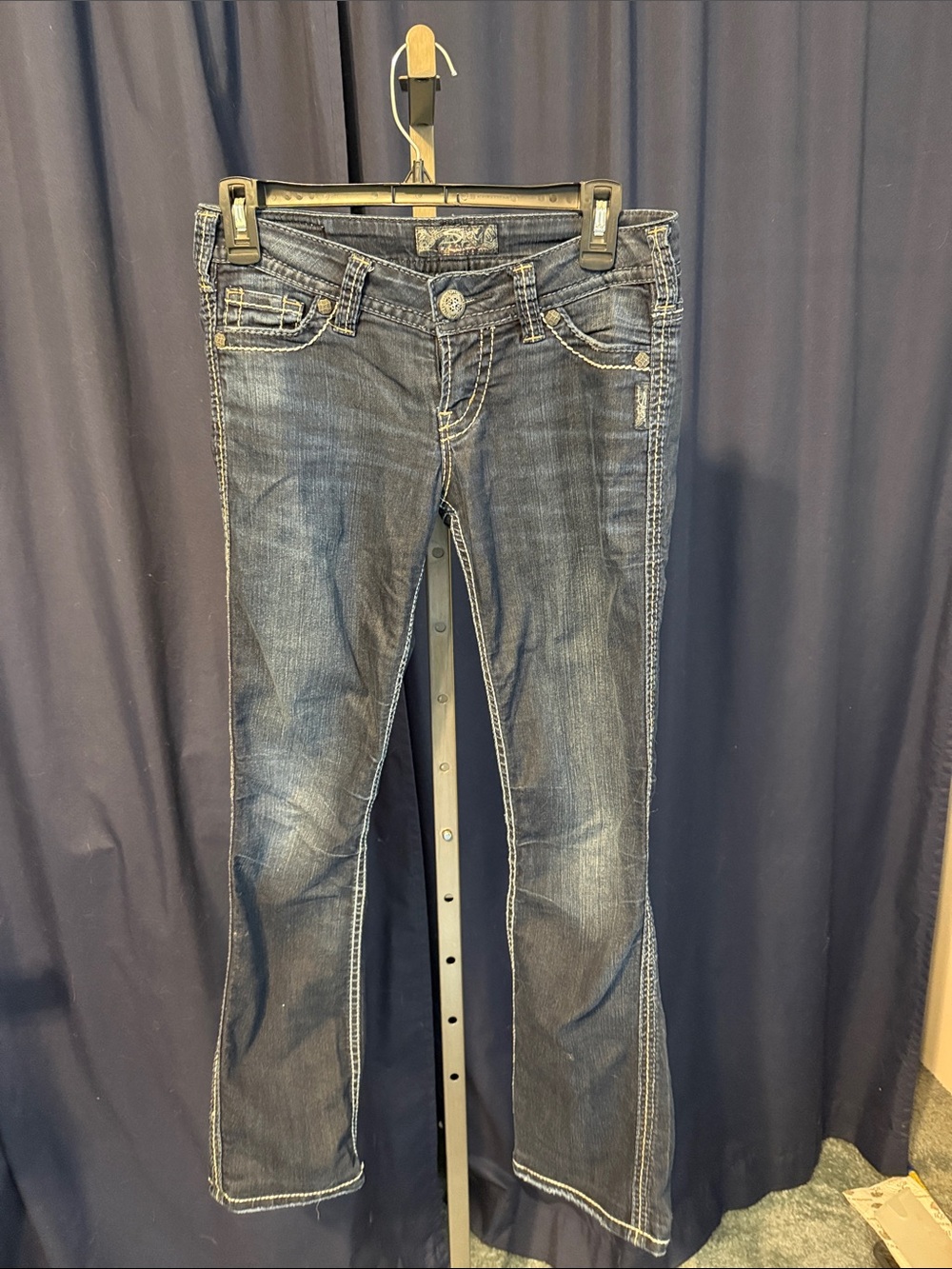 Silver Jeans Women’s Dark Indigo Bootcut Jeans with Contrast Stitching W25/L31